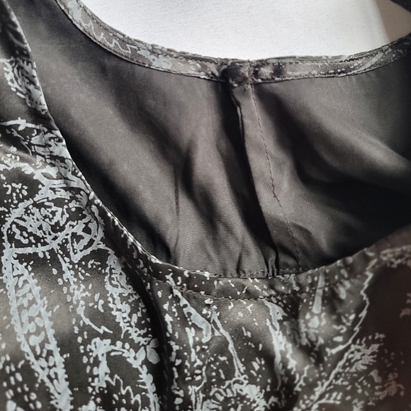 NWOT The Limited Silk V-Neck Black/ Gray Women's Top, Size M - Picture 11 of 12